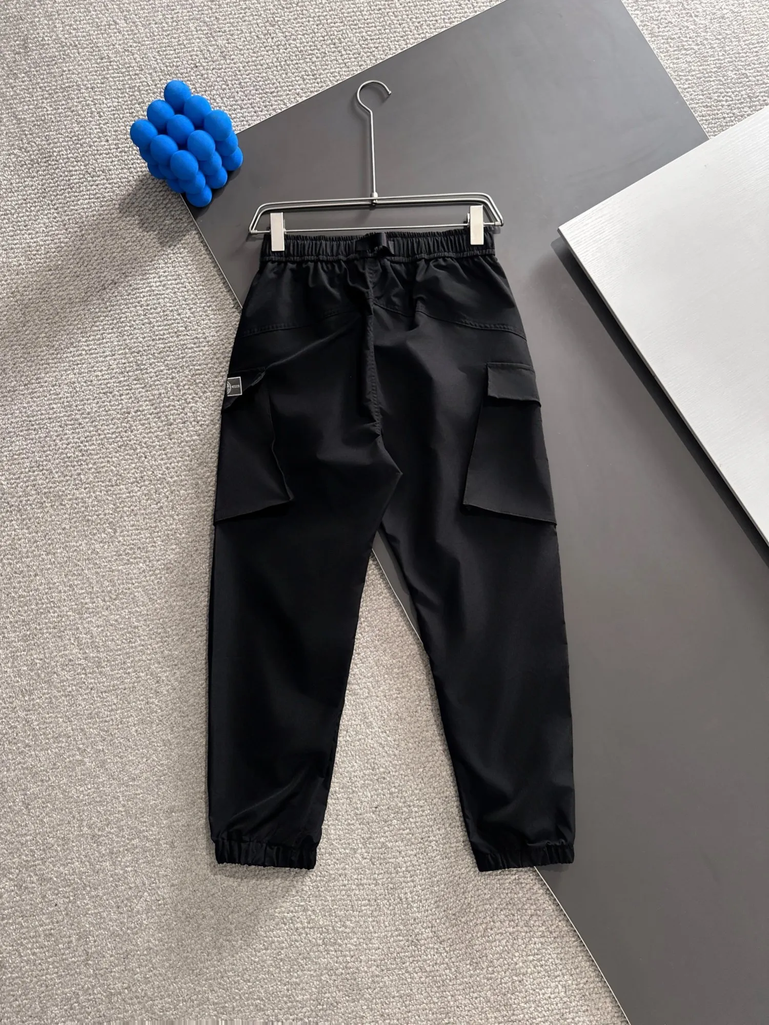 🅿️400 shipped next day Stone lsland/stone island 2025 spring and summer new elastic band casual solid color leggings trousers, trousers hem with two needle stitches, fine and firm stitching, counter-customized fabrics with high breathability and comfort, impeccable details, brand element design concept, reflecting high quality. It feels delicate and soft! It presents a casual cut and the upper body shape is great! Size: M-3XXL